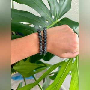 Howlite bracelet (one)